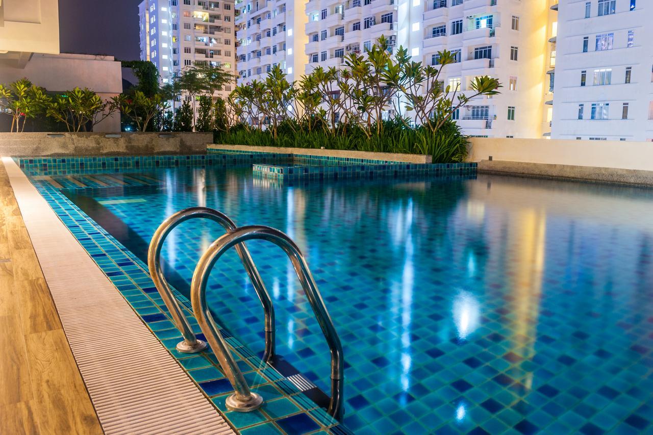 Lazy Traveler'S Suite By D Imperio Homestay George Town Exterior foto