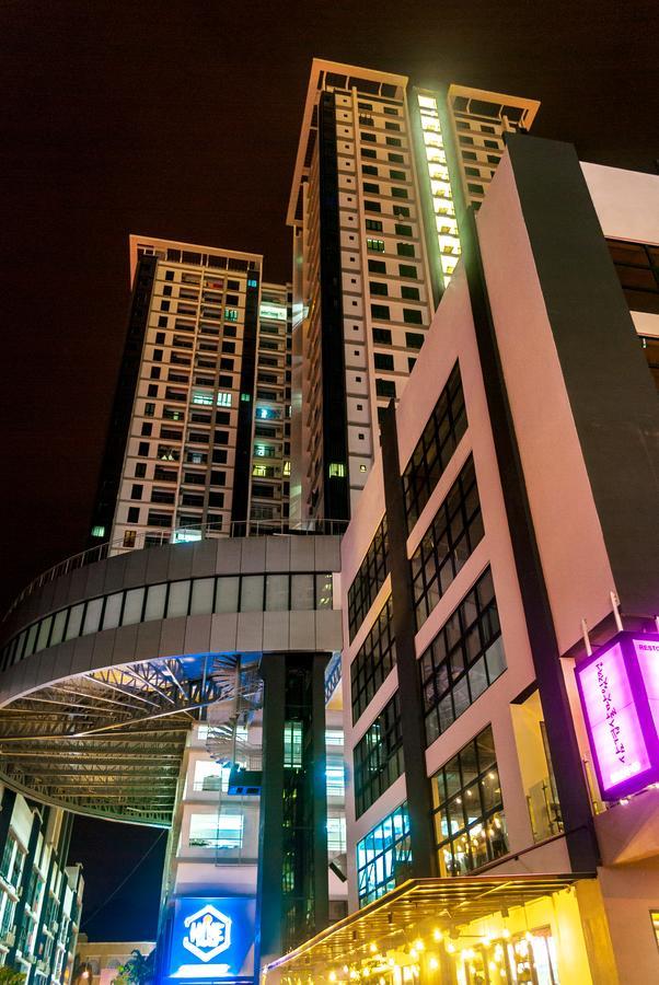 Lazy Traveler'S Suite By D Imperio Homestay George Town Exterior foto